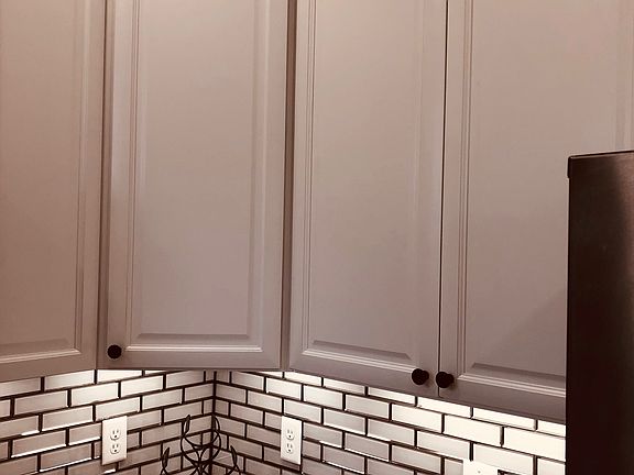 Large 42 inch cabinets with plenty of outlet spaces.
