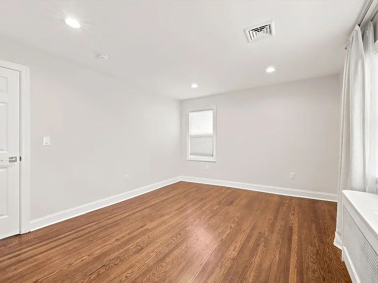 204 Harding Ave — Photo 16