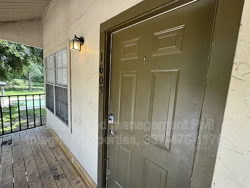 2 bed, 1.0 bath, 884 sqft, $1,150 — Photo 2