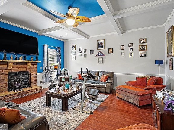 3rd image of 90 Waters Edge Ln