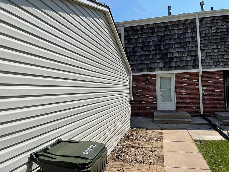 4324 Abbott Rd — Photo 2