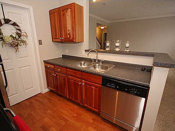 5th image of 904 Sonie Dr