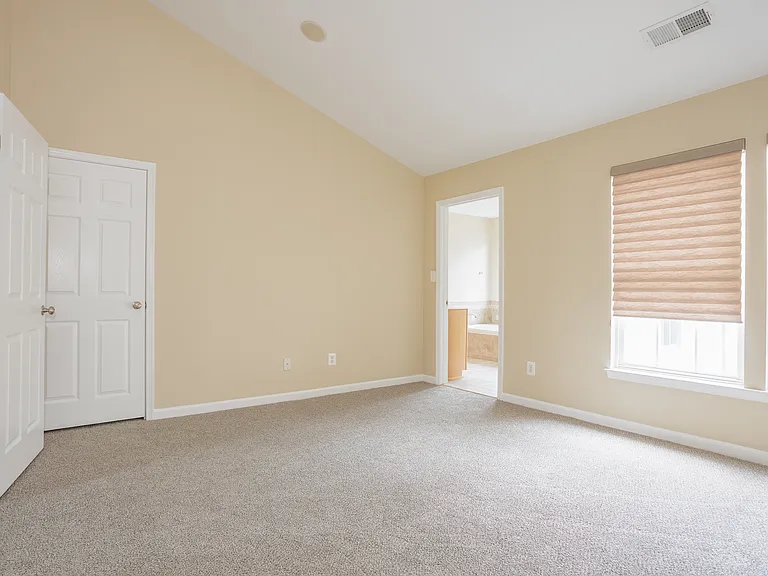500 Monroe Point Dr — Photo 32