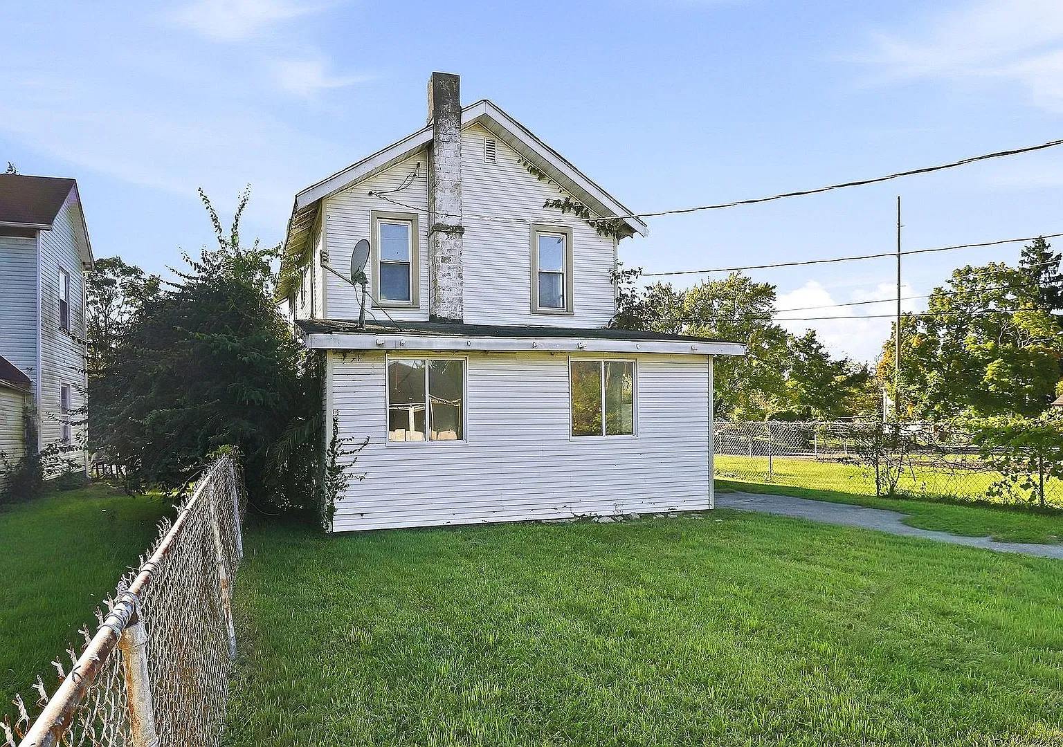 3 Bed 1 Bath Single Home in Dayton! — Photo 3