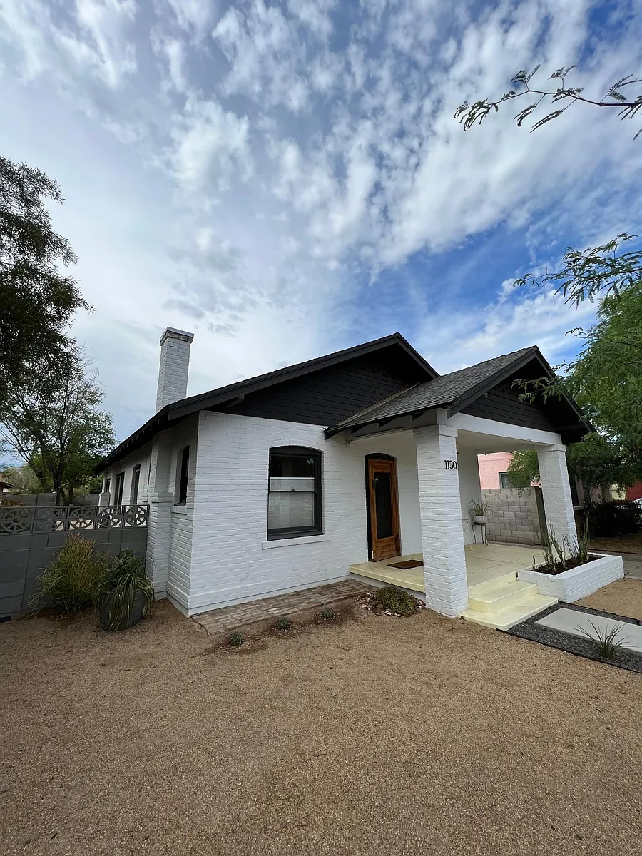 Building Photo - 1130 E Palm Ln
