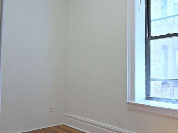 5th image of 189 Claremont Ave #2/2