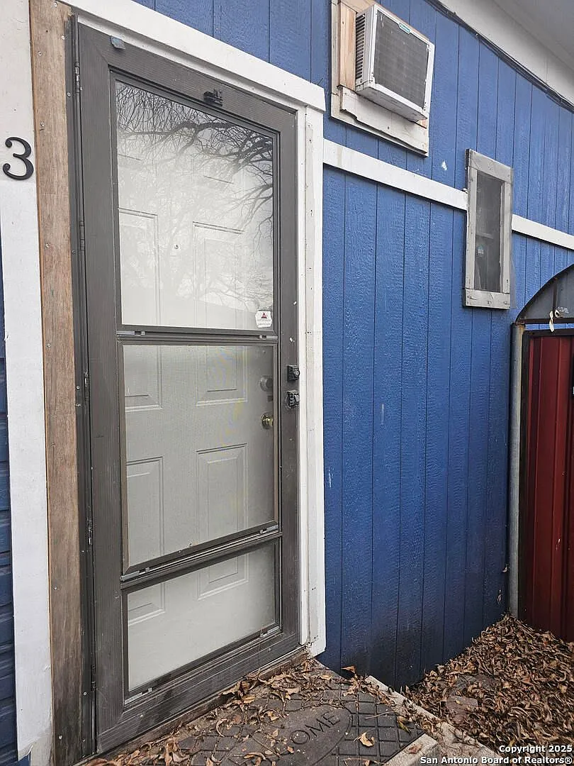 Studio Apartment Near Downtown! — Photo 1