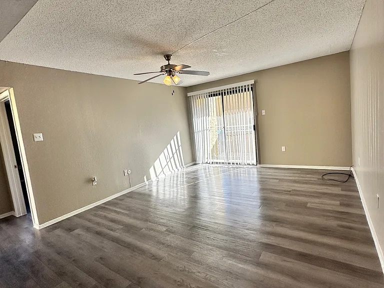 La Estancia Apartments — Photo 28