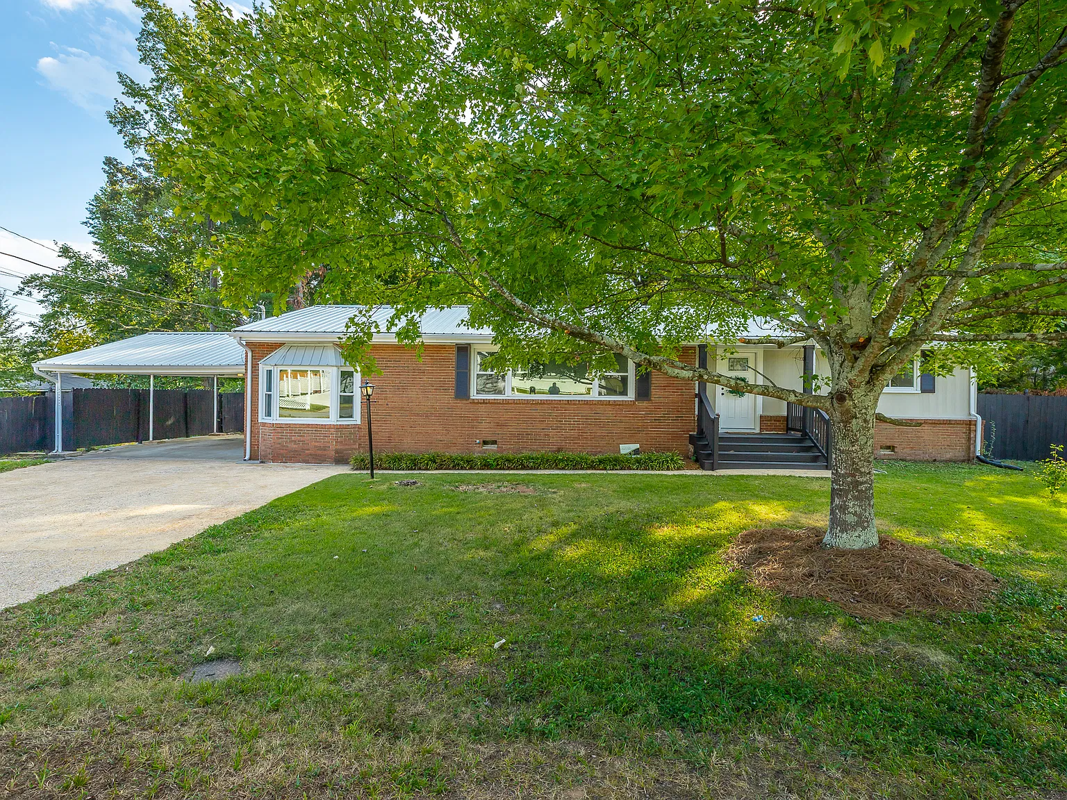 3 bed, 2.0 bath, 1875 sqft, $2,350 — Photo 3