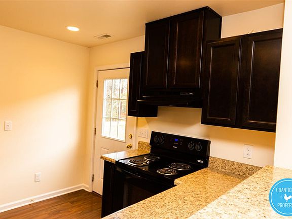 5th image of 917 Skinner Dr