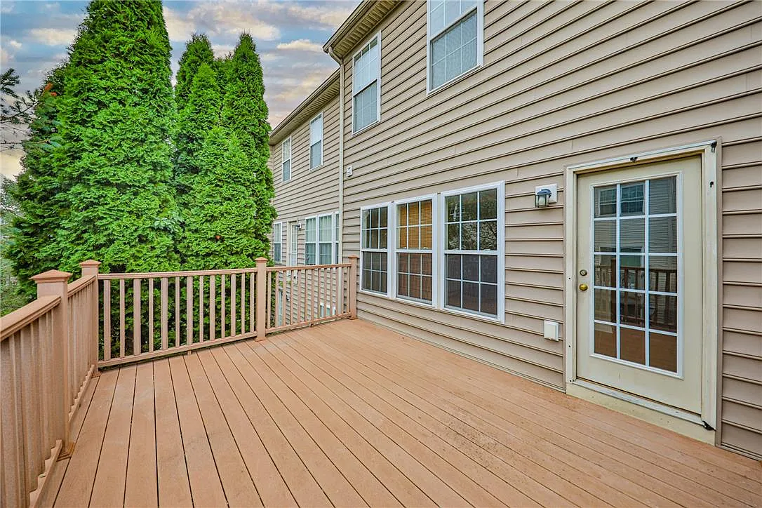 3 bed, 2.5 bath, 1776 sqft, $2,650 — Photo 2