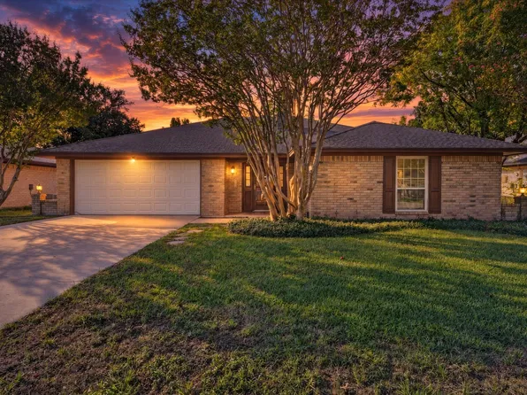 201 Oakhaven Dr, Grand Prairie, TX 75050