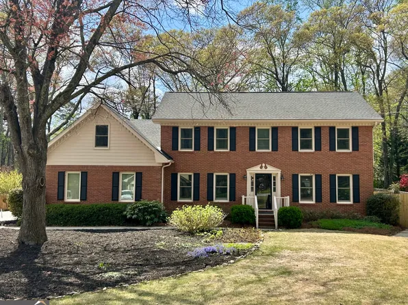 733 Ridgeview Dr, Lilburn, GA 30047