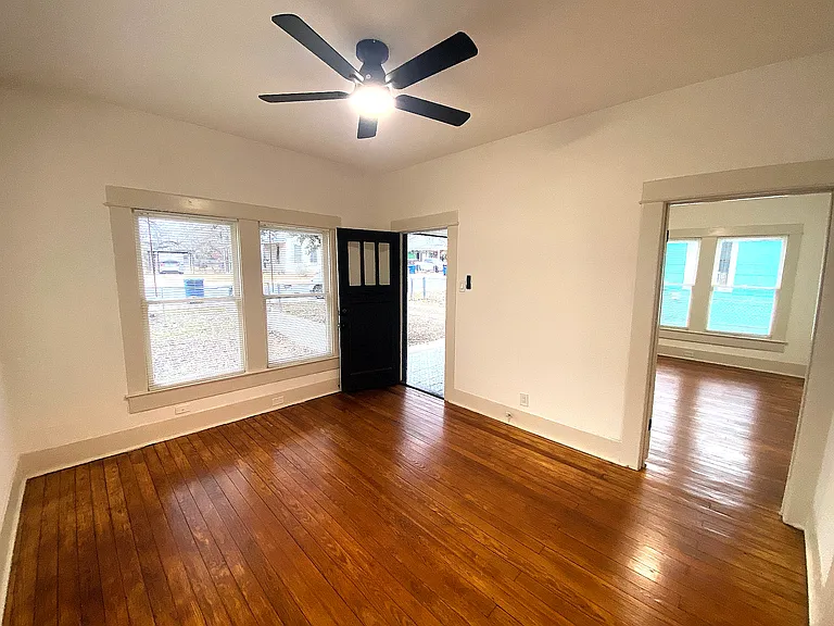 830 Texas Ave — Photo 5