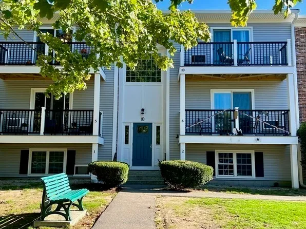 10 Chapel Hill Dr APT 6, Plymouth, MA 02360