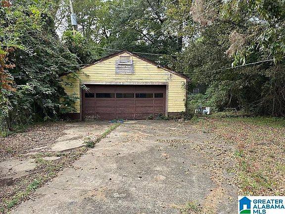 3rd image of 123 Brookwood Rd W