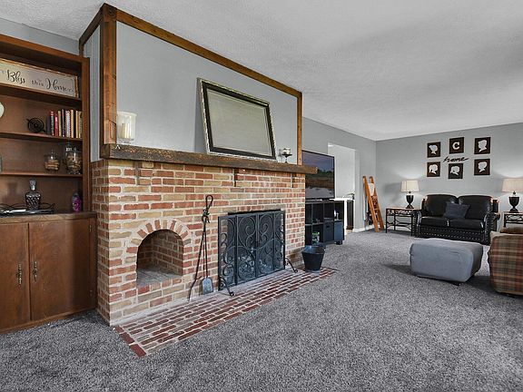 5th image of 10849 Darby Blvd W
