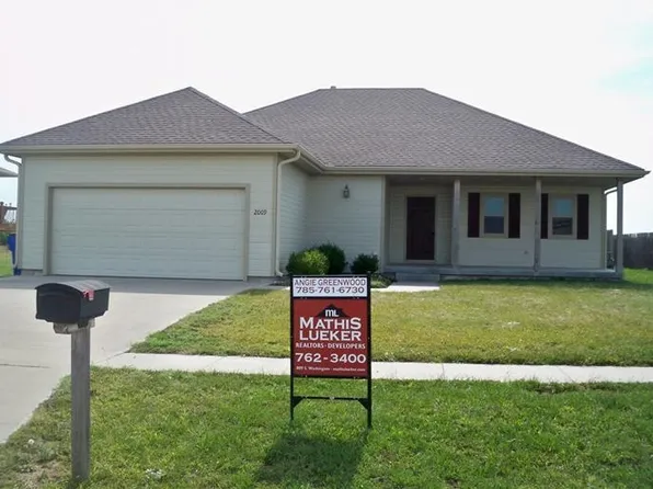 2009 Thompson Dr, Junction City, KS 66441