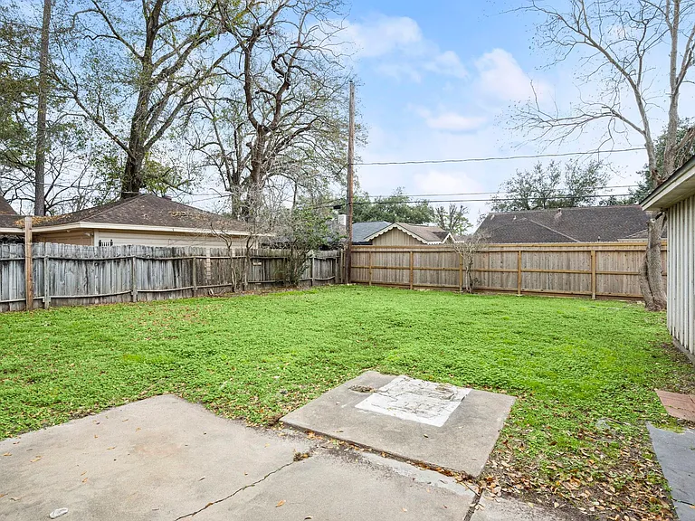 1039 Marcella St — Photo 24