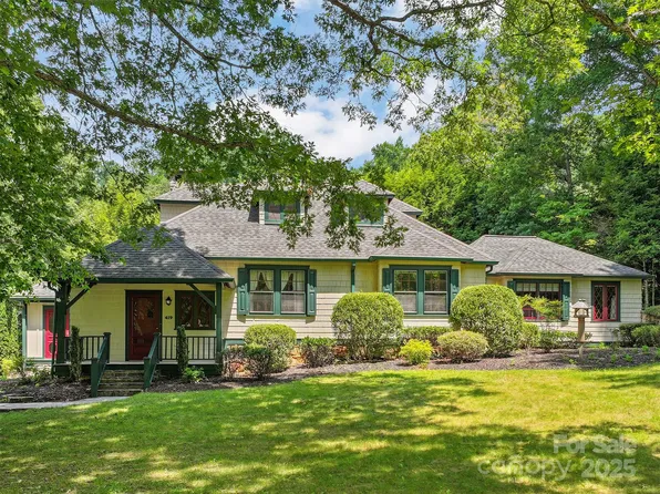 419 Country Club Dr, Waynesville, NC 28786