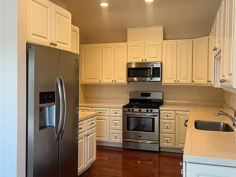 2980 Hyde Park Cir — Photo 6