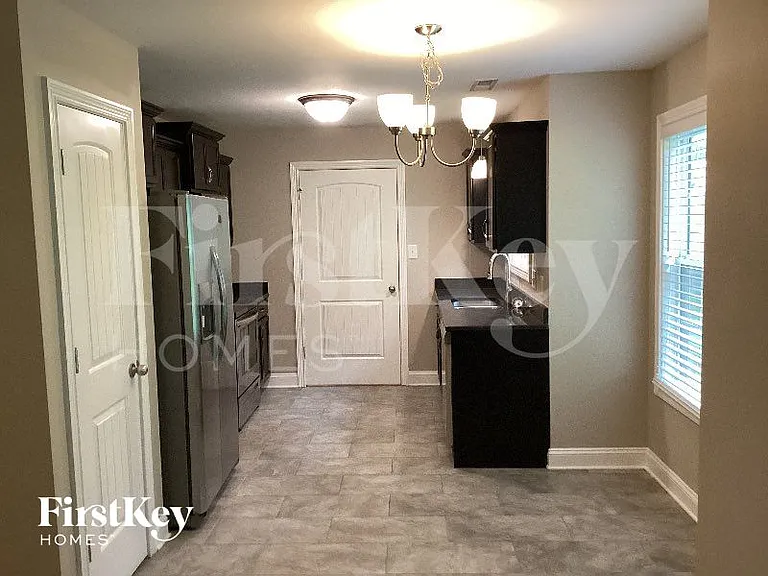 1217 Ridge Meadow Dr — Photo 4