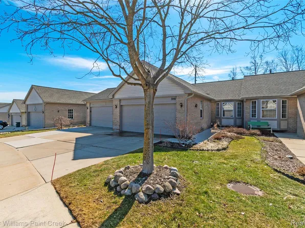 3099 Harbor Ct, Waterford, MI 48328