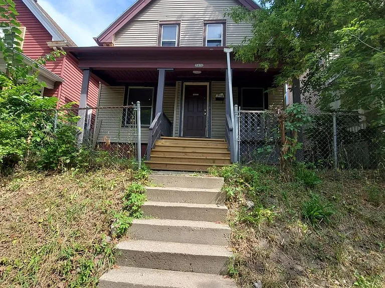 3416 W Walnut St — Photo 1