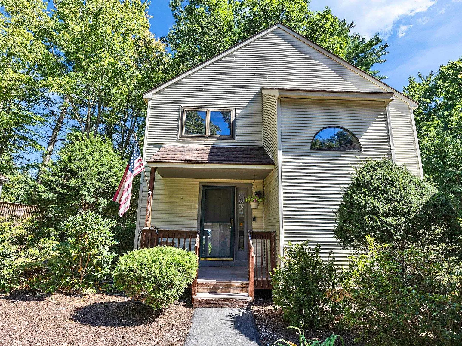 3 bed, 2.5 bath, 2063 sqft, $3,950 — Photo 1