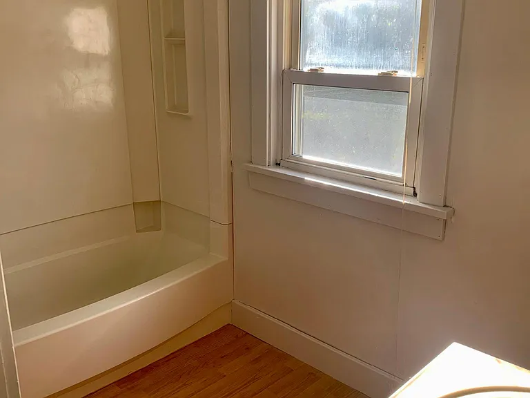 3645 N Leroy Ave — Photo 9