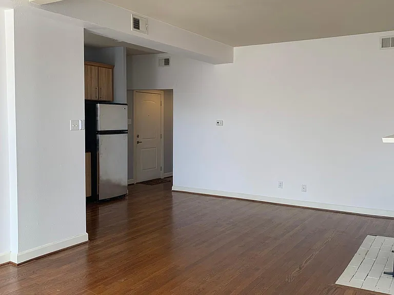 5621 Pershing Ave #32 — Photo 7
