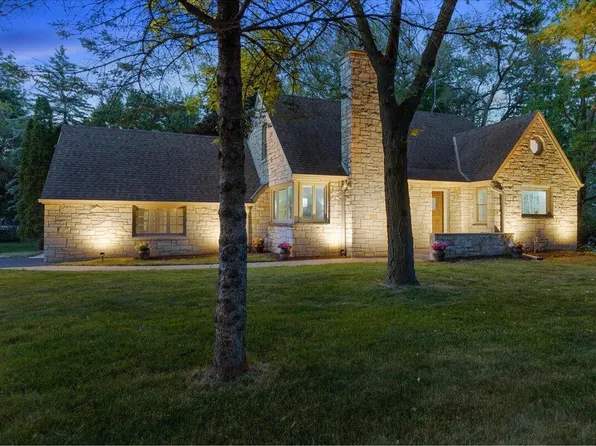 15050 West North AVENUE, Brookfield, WI 53005