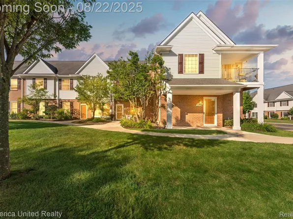 1146 Rial Lake Dr, Howell, MI 48843