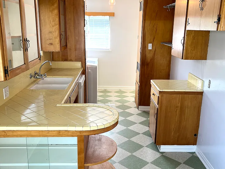 350 W Lemon Ave — Photo 8