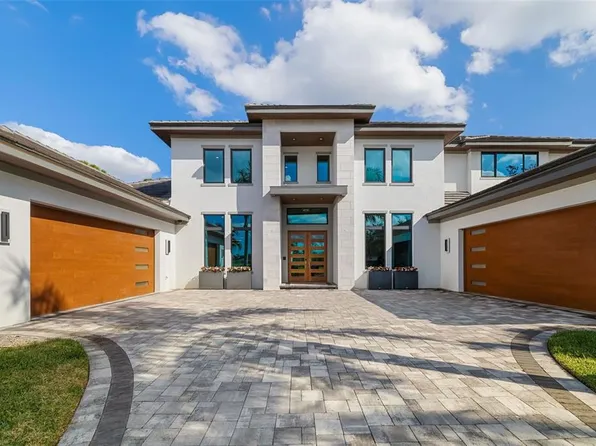 3236 Founders Club Dr, Sarasota, FL 34240