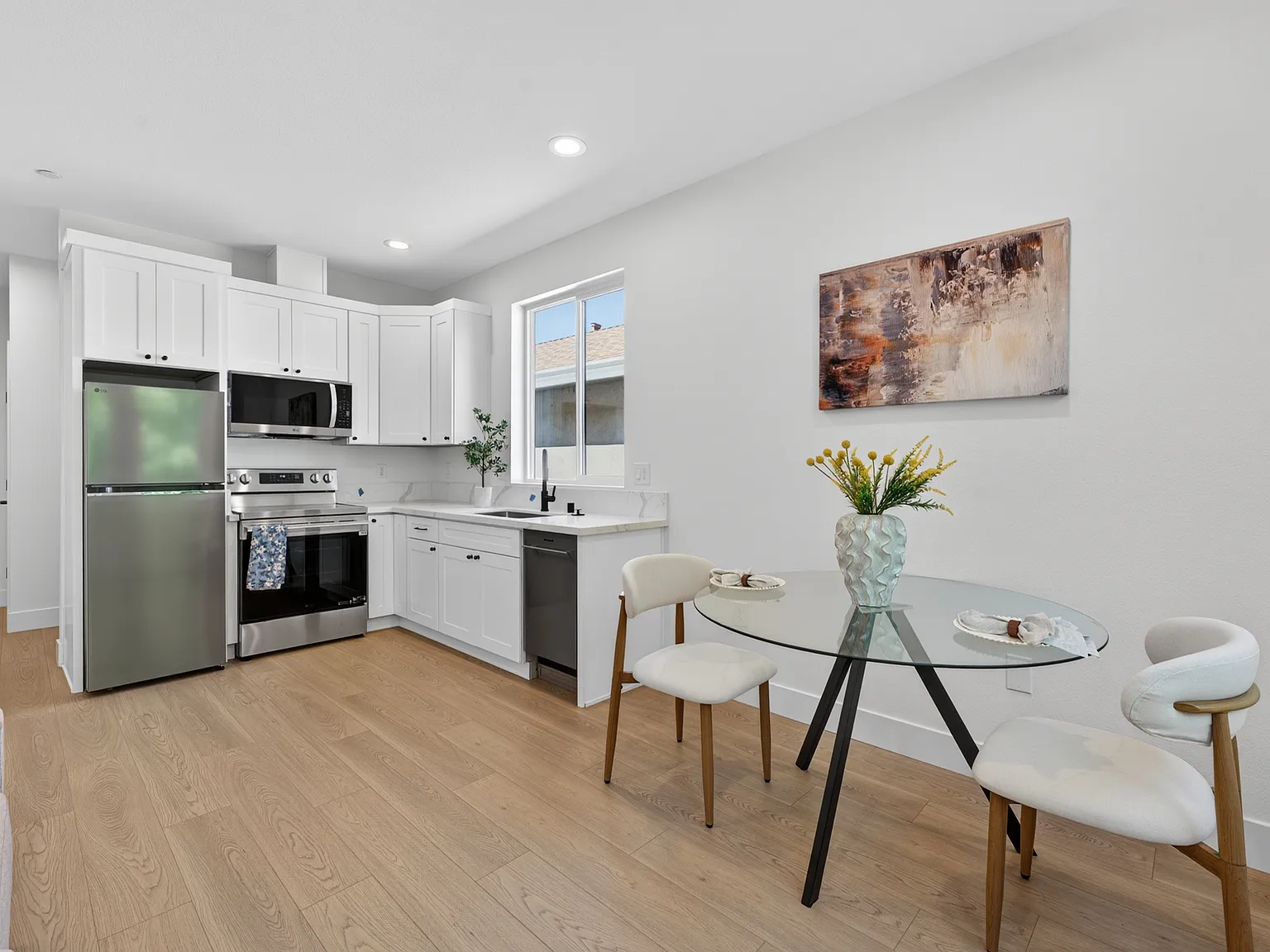 2 bed, 845 sqft, $2,395 — Photo 2