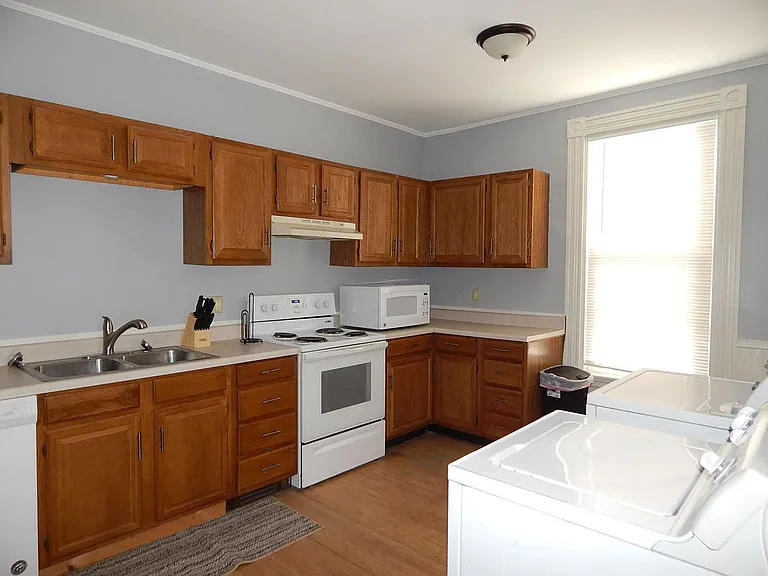 317 State St — Photo 10