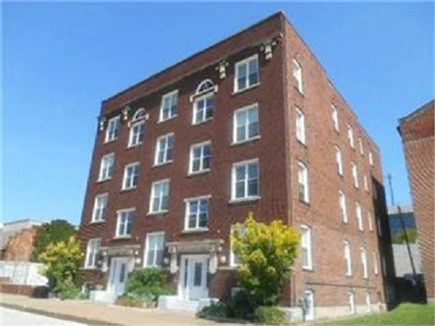 108 W 5th Street — Photo 2