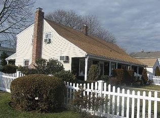 6 Barnyard Ln, Levittown, NY 11756