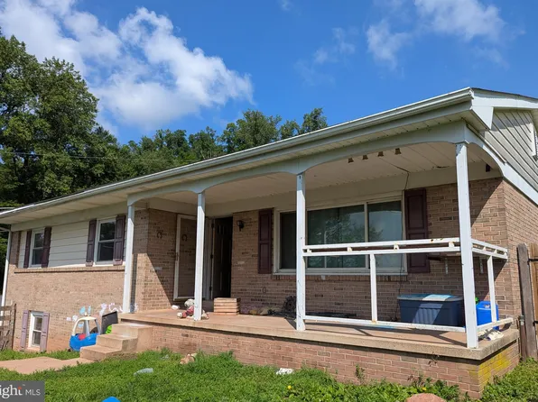 44 Chestnut St, Adamstown, PA 19501