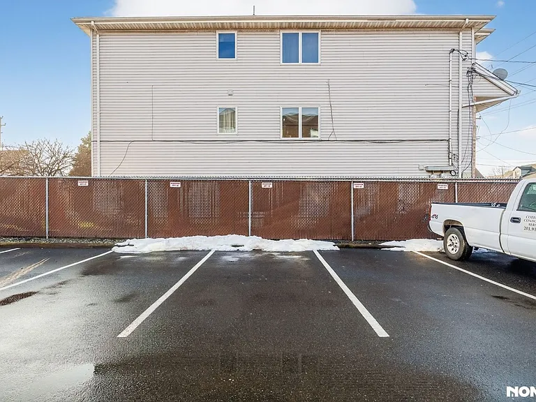 9 Vreeland Ave #3E — Photo 23