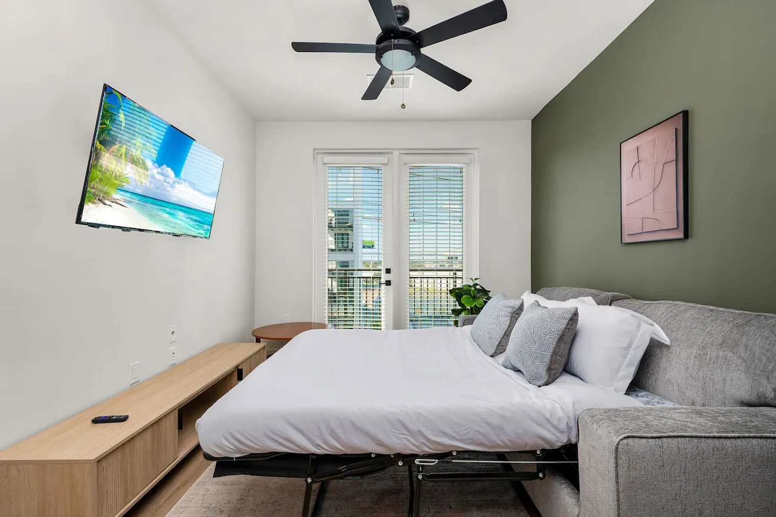 1 bed, 1.0 bath, 753 sqft, $4,419 — Photo 2