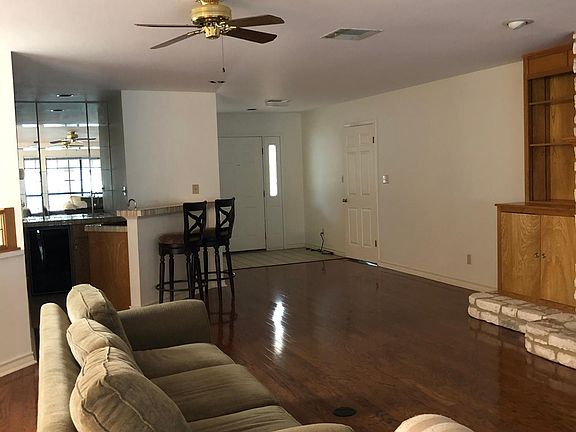 5th image of 17 Woodcreek Dr
