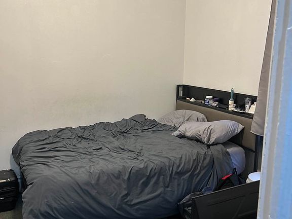 3rd image of 2814 Crescent St APT 3