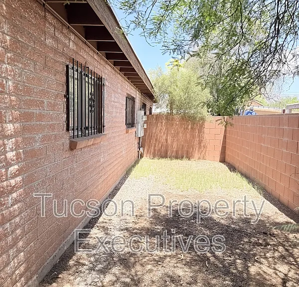 4901 E Pima St — Photo 13