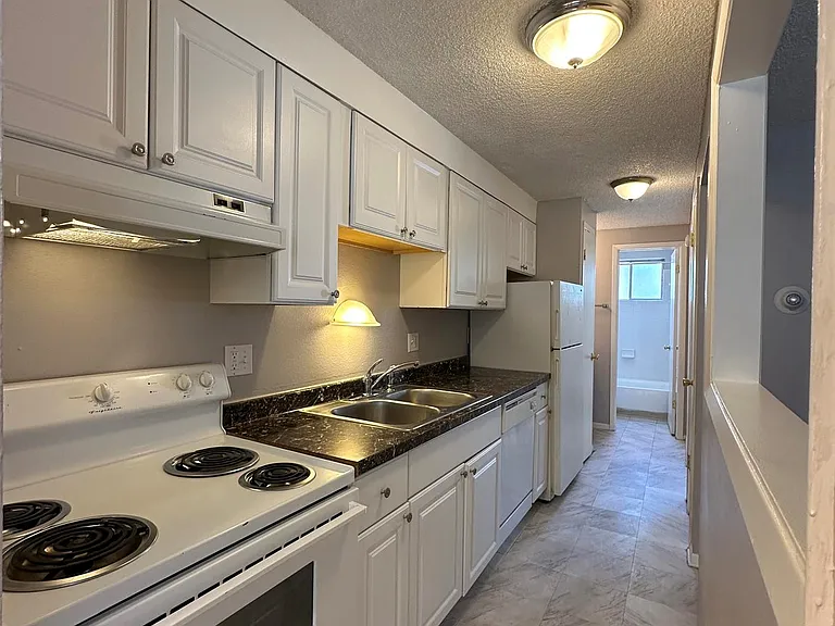 3333 S Grant St — Photo 4
