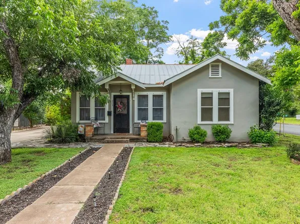 209 S Elk St, Fredericksburg, TX 78624