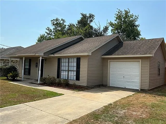 2 bed, 1.0 bath, 968 sqft, $1,300 — Photo 2