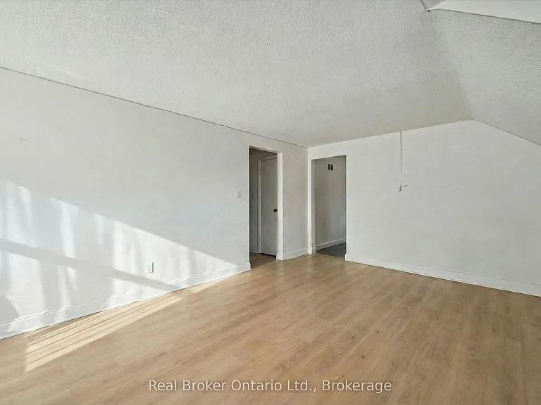 68 Highland Rd W #UPPER — Photo 5