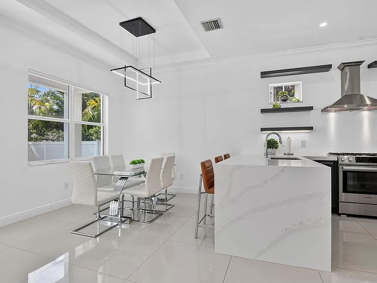 500 NE Wavecrest Way — Photo 19